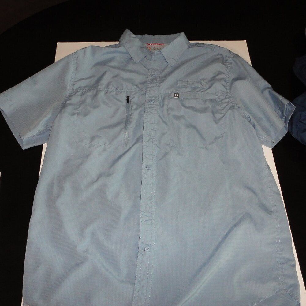 The American Outdoorsman Men's blue gray shirt with vents size large hiking